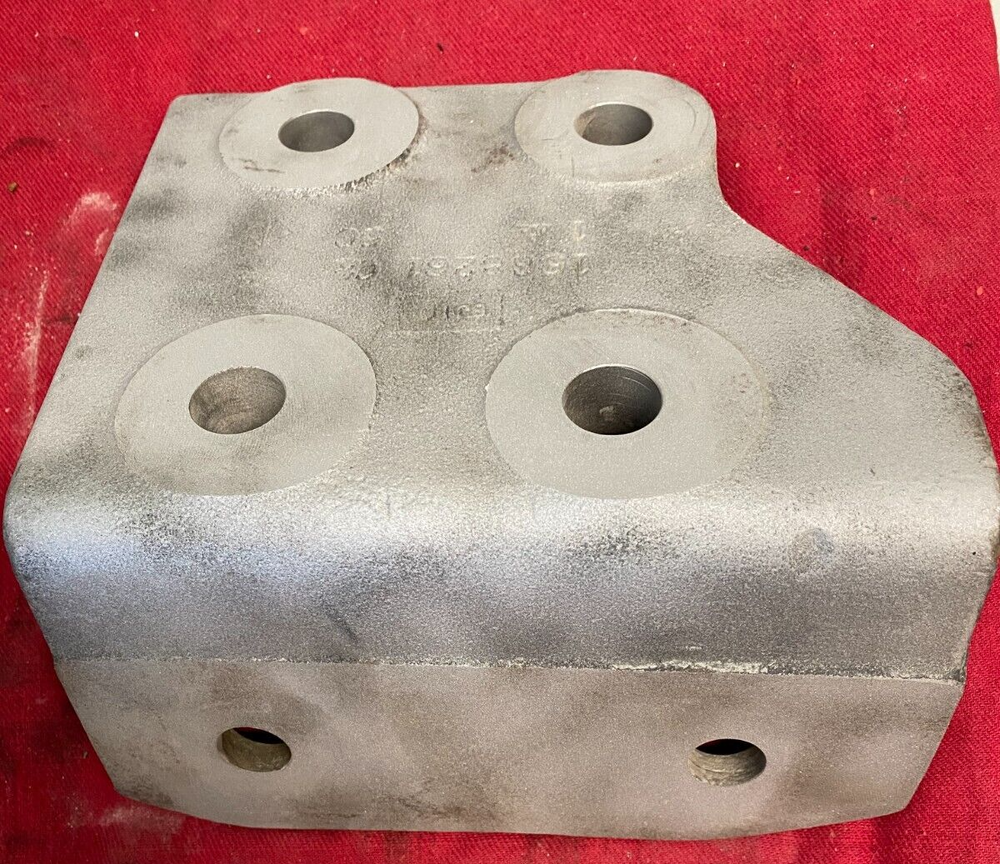 INTERNATIONAL BRACKET,LEFT FRONT ENGINE MOUNT 1668261C2 NAVISTAR