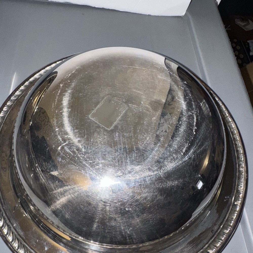 WM ROGERS 862 Silverplate Round Serving Bowl With Lid & PYREX Insert pre owned