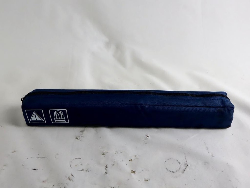Warning triangle first aid and jacket reflector Volkswagen Golf 7