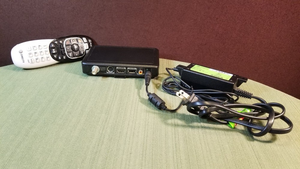 DIRECTV Model C61-500 Power Supply and Remote