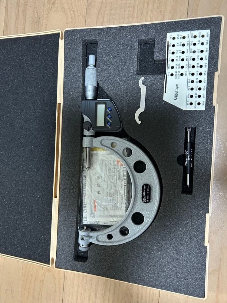 Mitutoyo  Thread Digital Micrometer TMC-100MJ #83