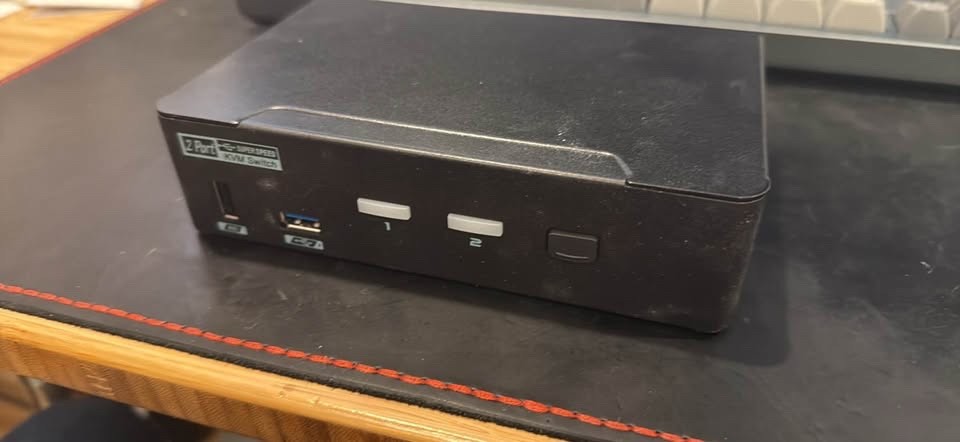 Level1Techs 1.4DP Single Monitor/Two Computer KVM Switch