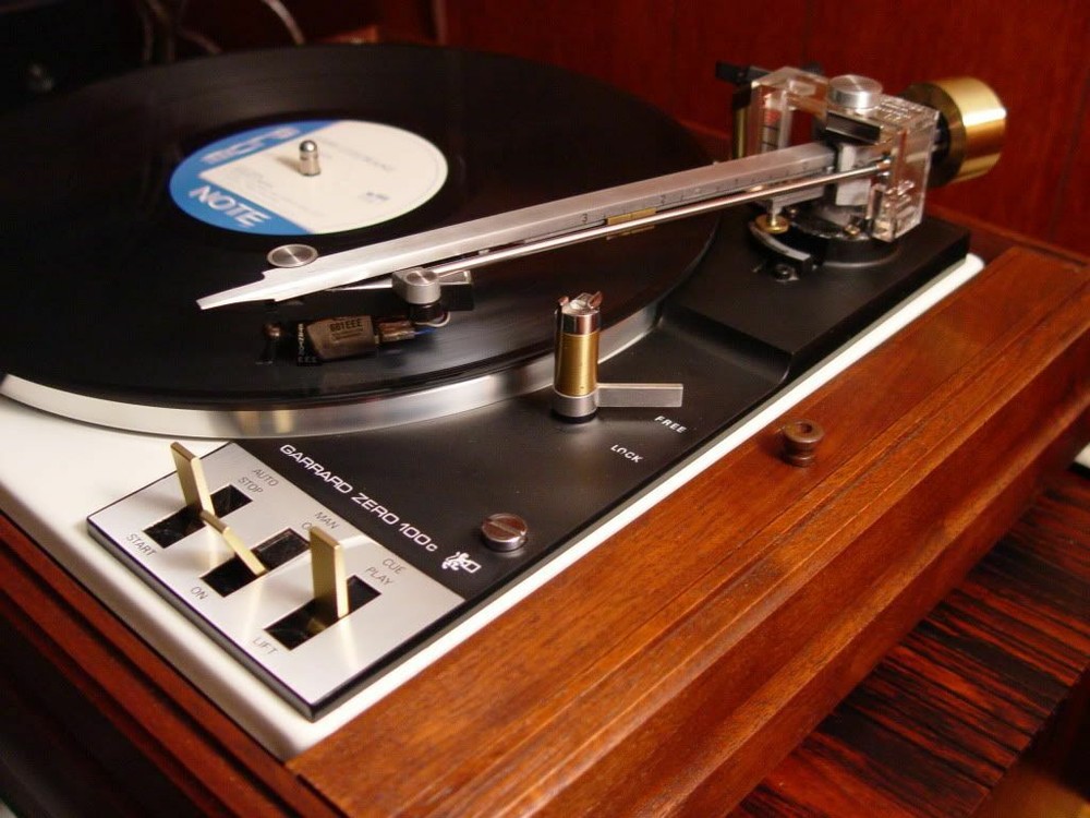 Custom Made Dust Covers For Any Turntables