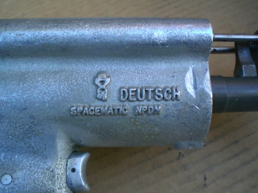 Deutsch Spacematic auto feed pneumatic nutplate drill