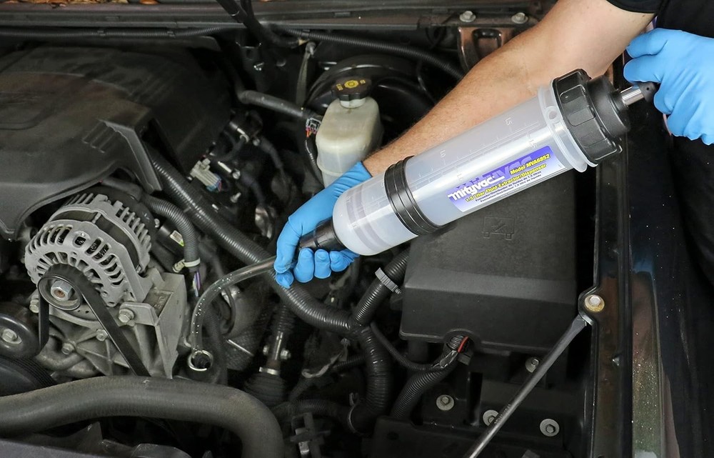 High-Capacity Fluid Dispensing Syringe with Precision Control & Versatile Use