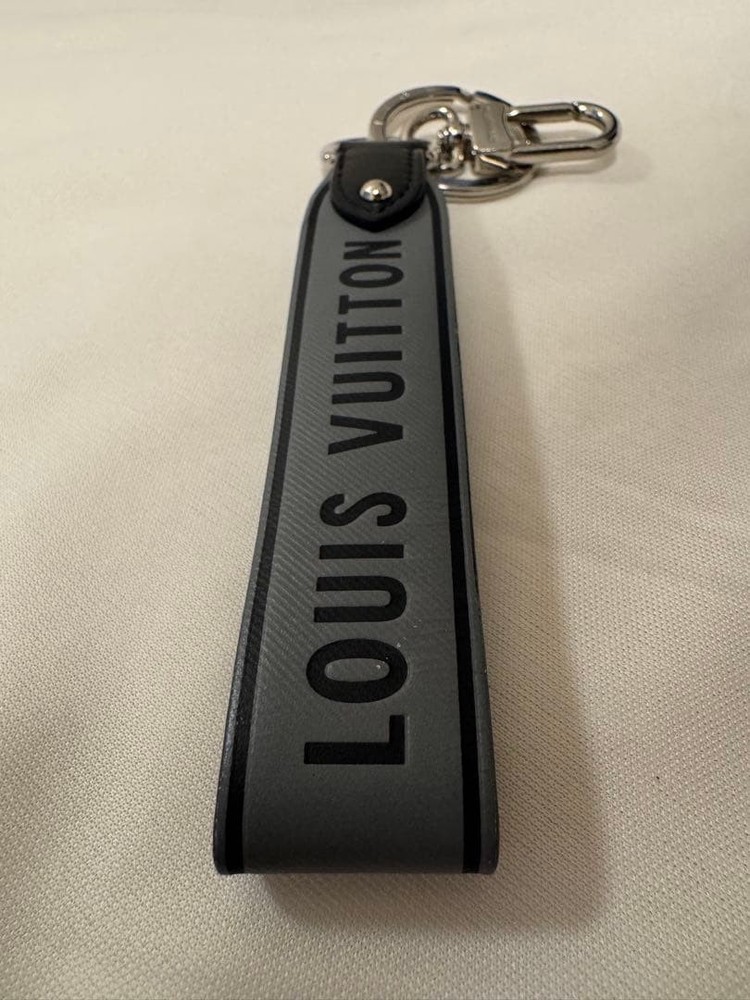 LOUIS VUITTON M00337 Monogram Eclipse Key Holder Capital LV