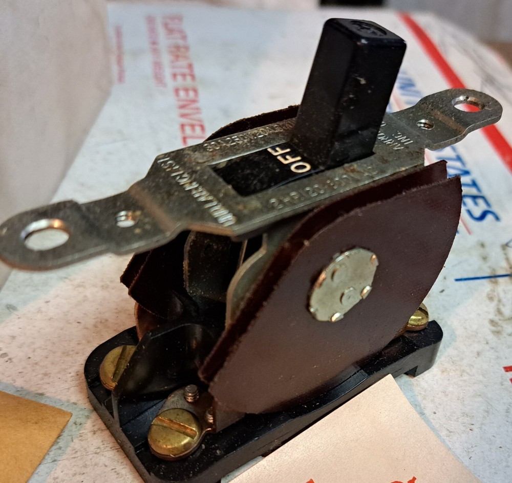 ARROW HART 6808-U MANUAL CONTACTOR/SWITCH - 2pole - 600volt - 1phase - NIB.