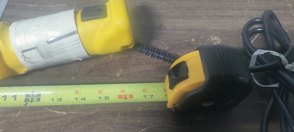 13-watt Fluorescent Work Light with Single Outlet Double Hook