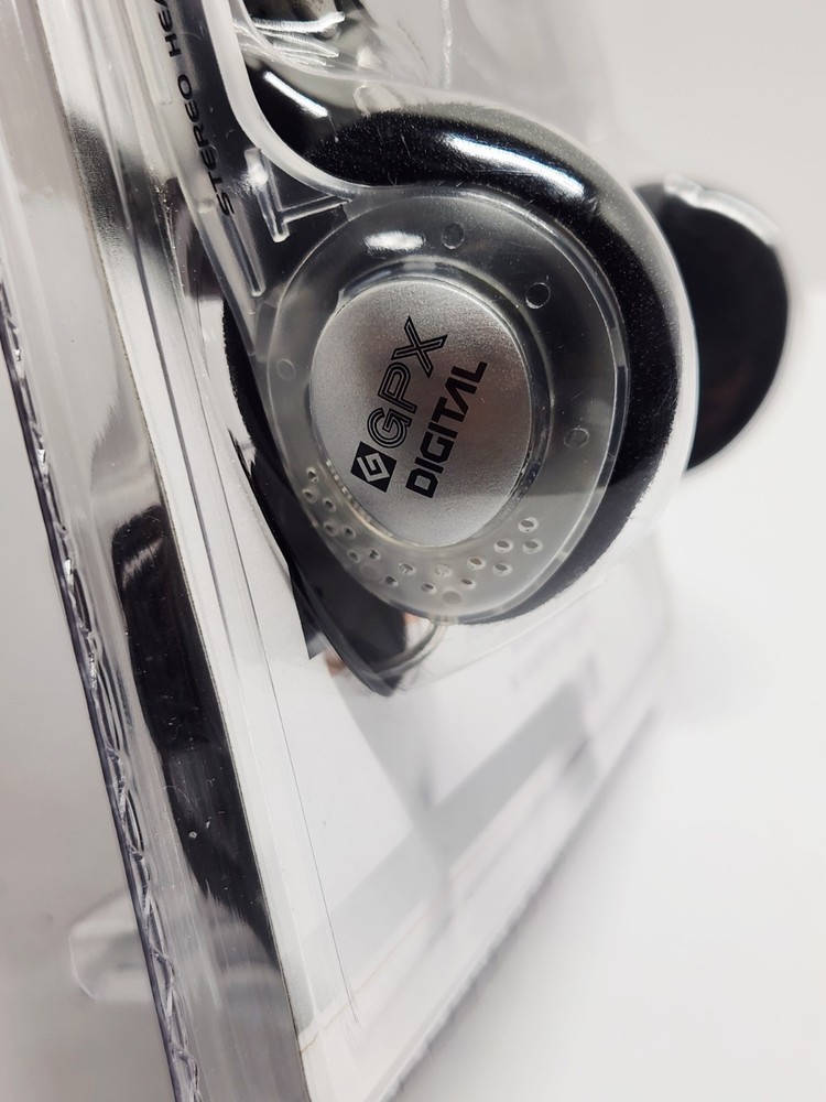 GPX C3941M Silver/Gray Portable CD Player 40 Seconds ESP Digital Translucent