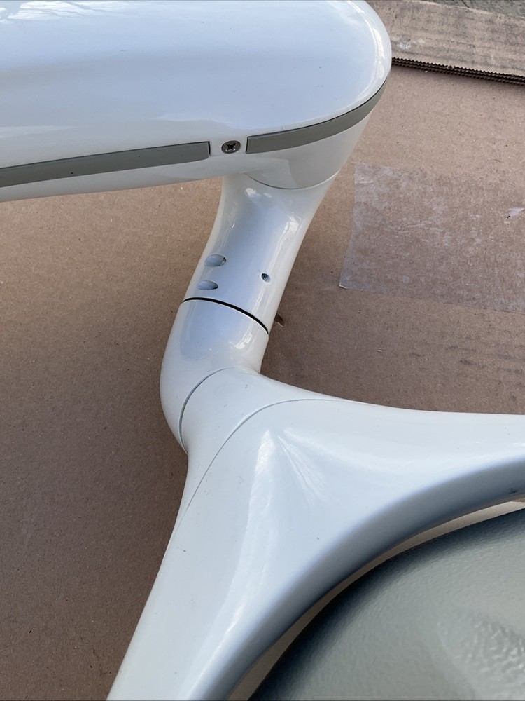 Pelton & Crane Helios 3000 LED Dental Post Light
