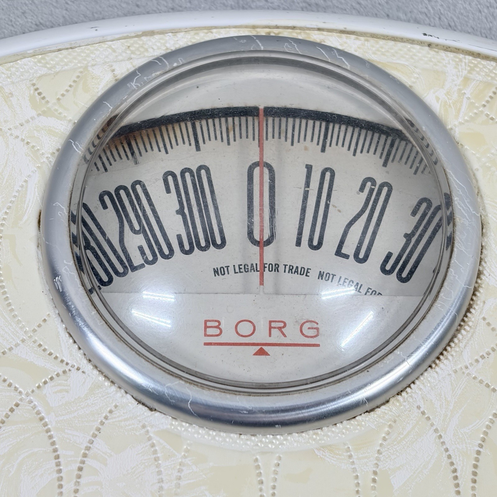 Vintage Borg Oval Bathroom Scale MCM Brocade Vinyl Pad Chrome Bubble Dial Works