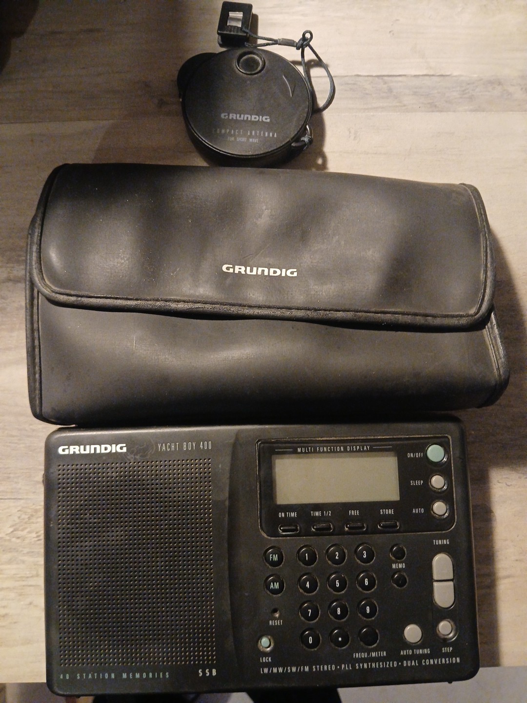 Grundig Yacht Boy 400 FM AM MW Short Wave Portable World Radio