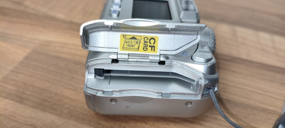 Nikon Coolpix 2100 Digital Camera Silver Tested Working