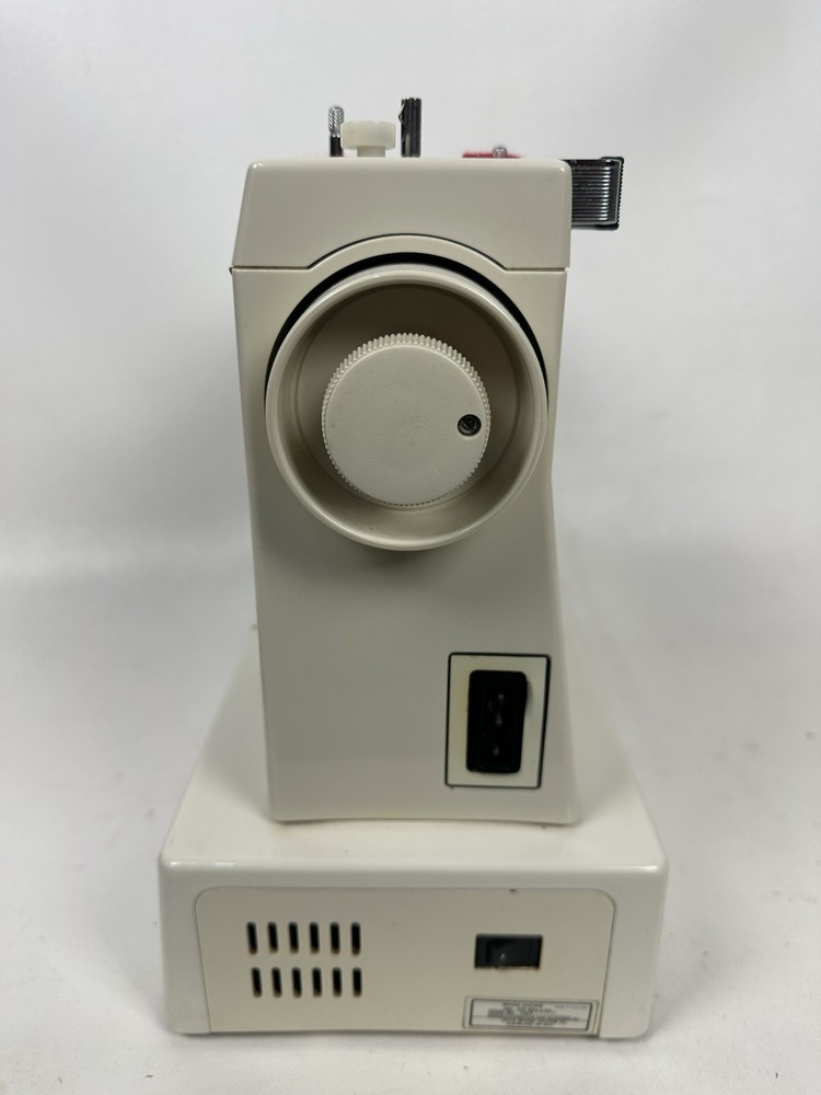 White Vintage Sewing Machine Model 1477
