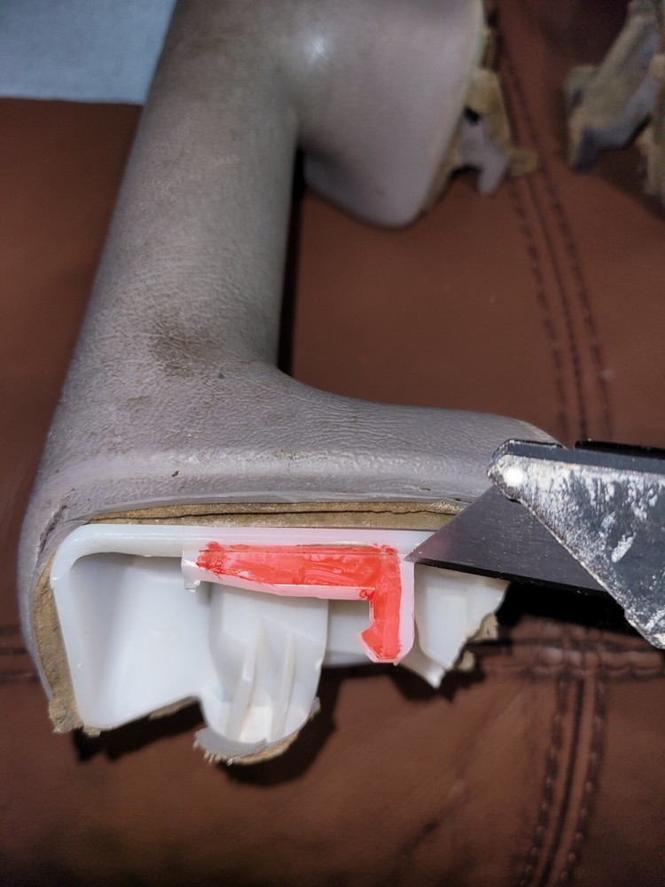 Arm Rest/Switch Panel Clip Repair Passenger front side