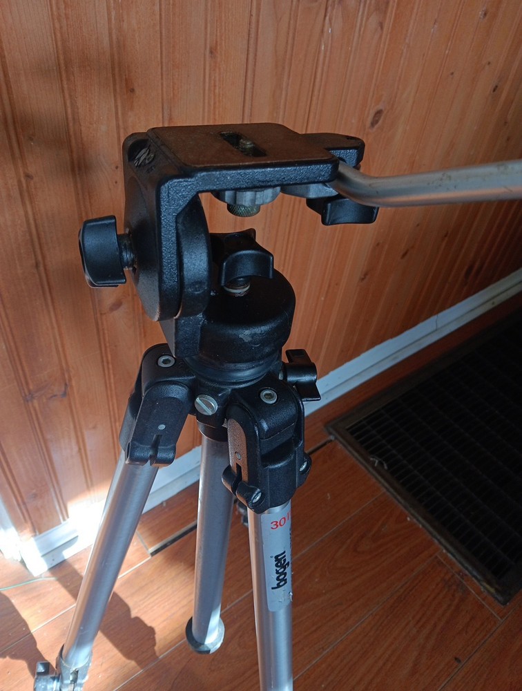 Bogen 3011 Tripod with 3126 Head