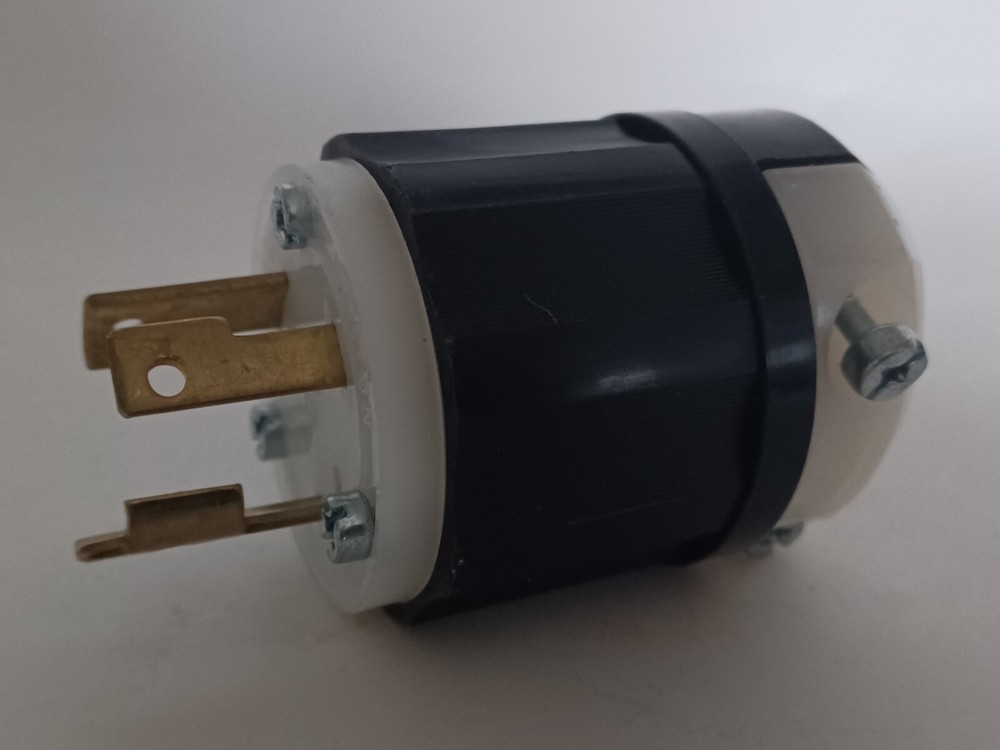 Leviton 2611, 2 Pole 3 Wire Grounding Locking Plug