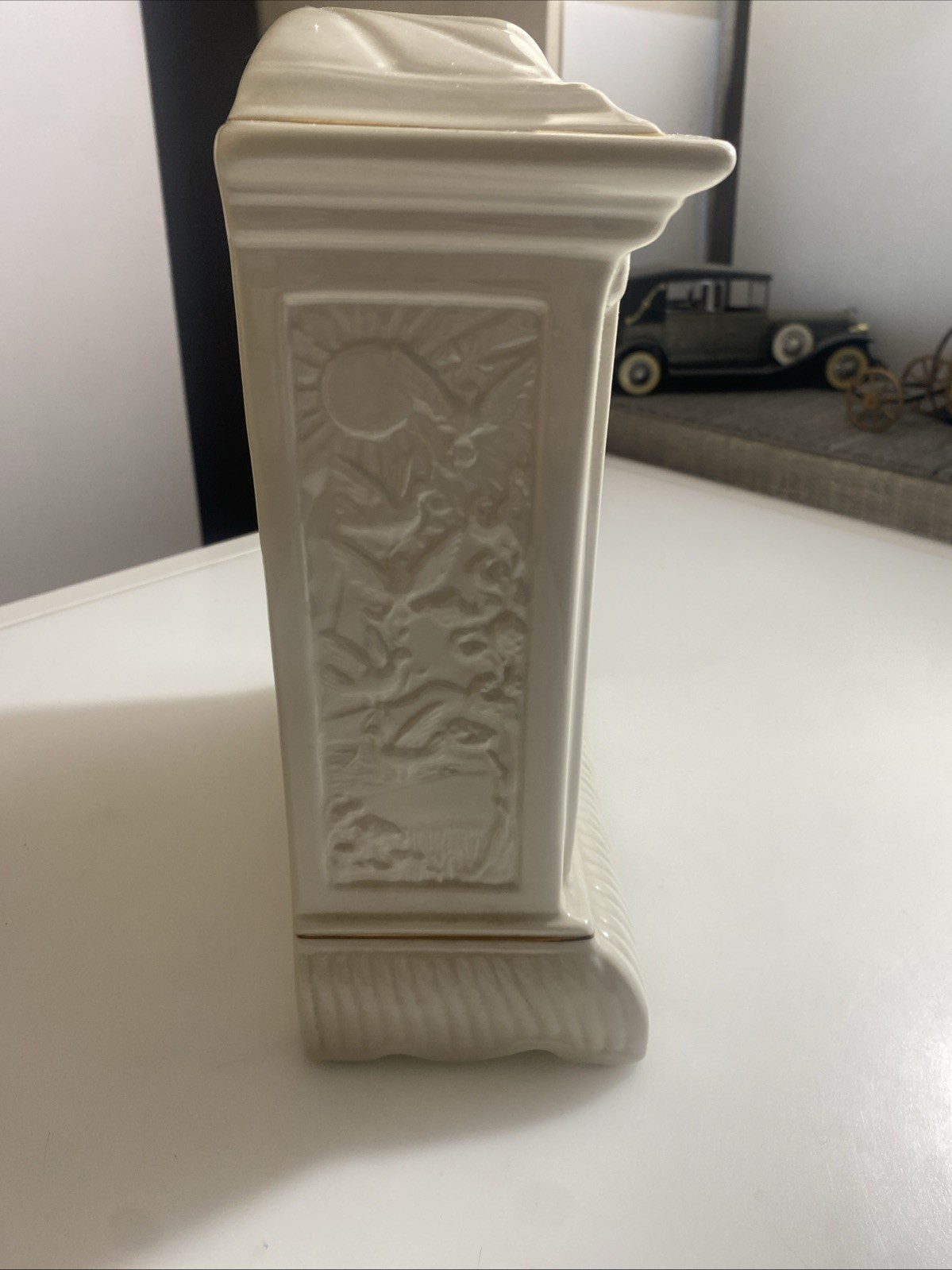 Belleek 2000 Millennium Annual Mantle Clock 10"x8.5"x4" Beautiful Piece h29v