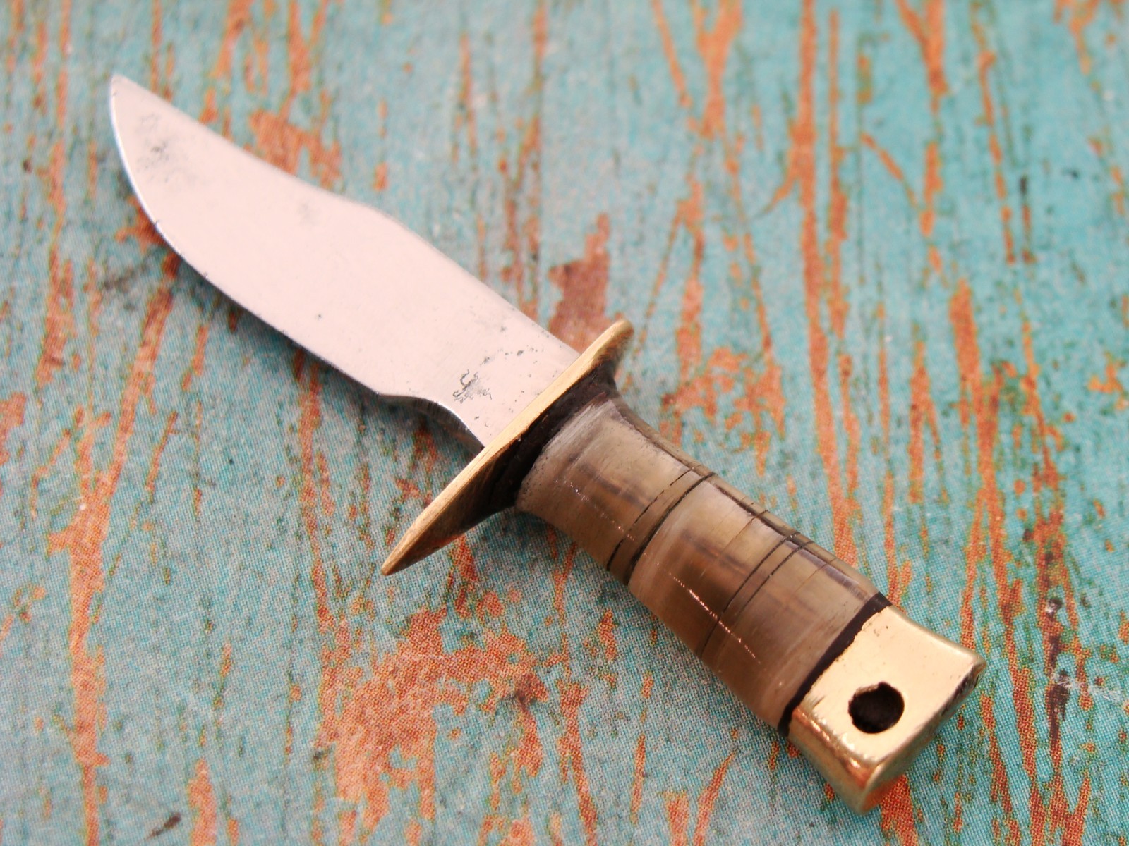 HANDMADE MINIATURE HORN HUNTING BOWIE KNIFE MINI CHARM PENDANT CUSTOM KNIVES