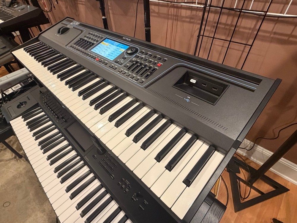 Ketron SD9 Pro 76 key arranger workstation used