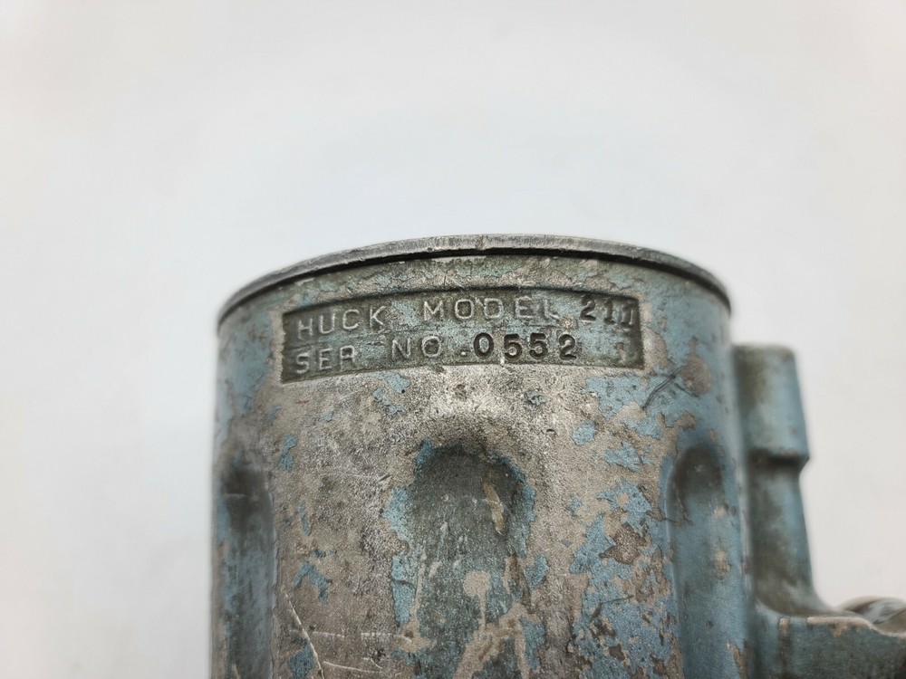 Huck Model 211 Rivet Gun -USED- TT576