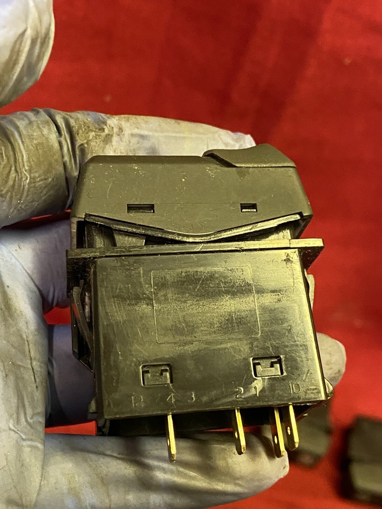 2018 -24 VOLVO OEM DIFF LOCK SWITCH, 22392435, RL3-00000004 ROCKER