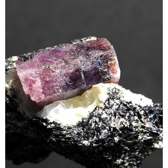 KB: FANTASTIC!! LW FL. RED RUBY XL. FROM MADAGASCAR