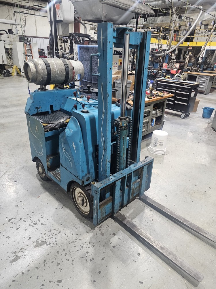 TowMotor Forklift 350