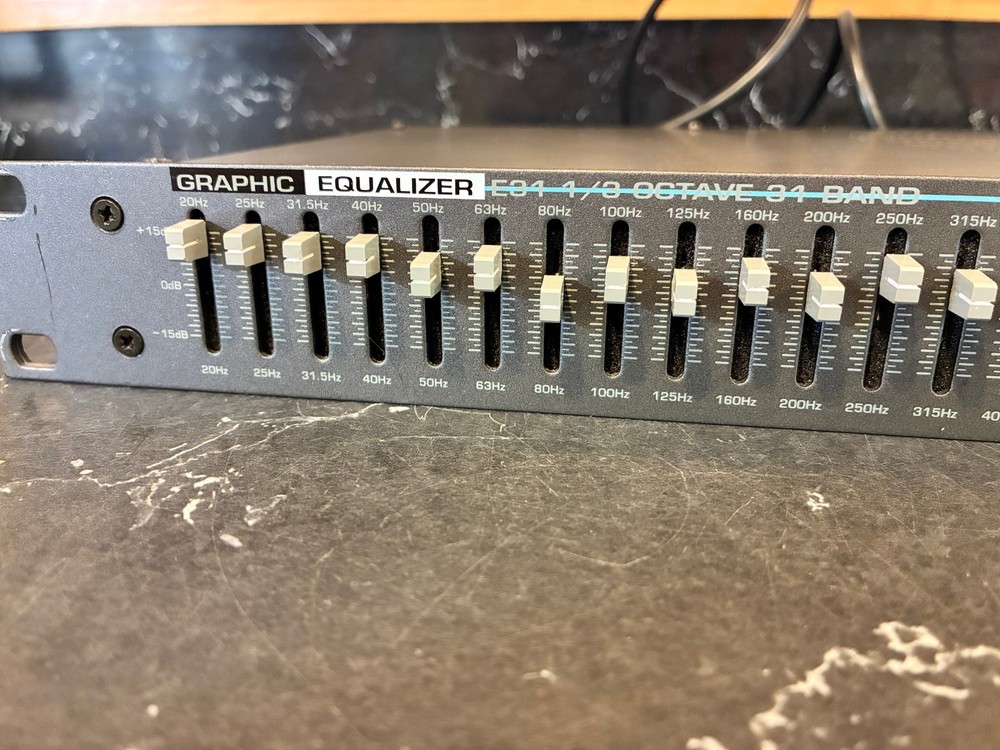 Samson E31 1/3 OCTAVE 31 BAND CONSTANT Q Graphic Equalizer