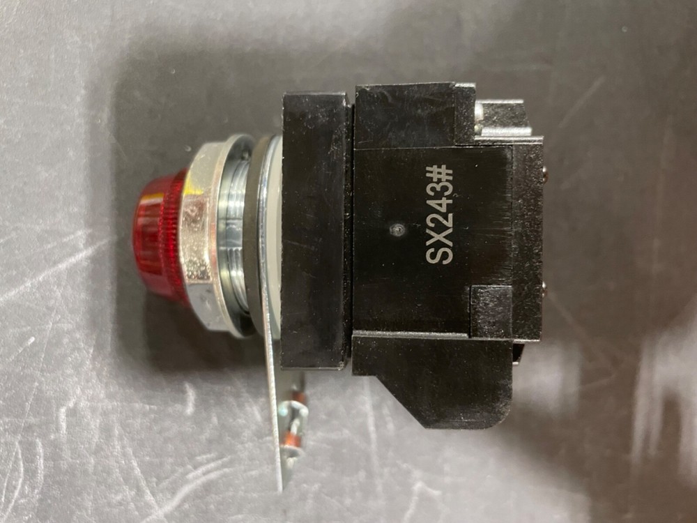 GE General Electric CR104PXG40 Red Indicator USED