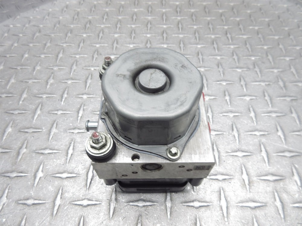 2018 Harley Electra Glide FLHTCU ABS Anti Lock Brake Module Pump Control Unit