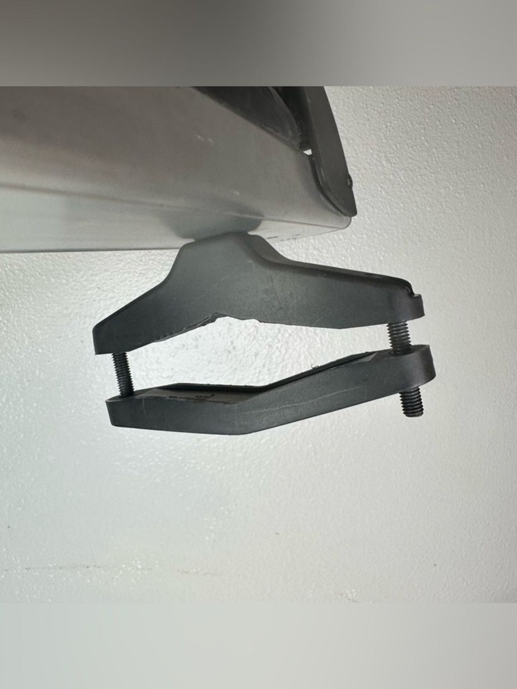 THULE 91725U SKI & SNOWBOARD RACK - SILVER NO KEY