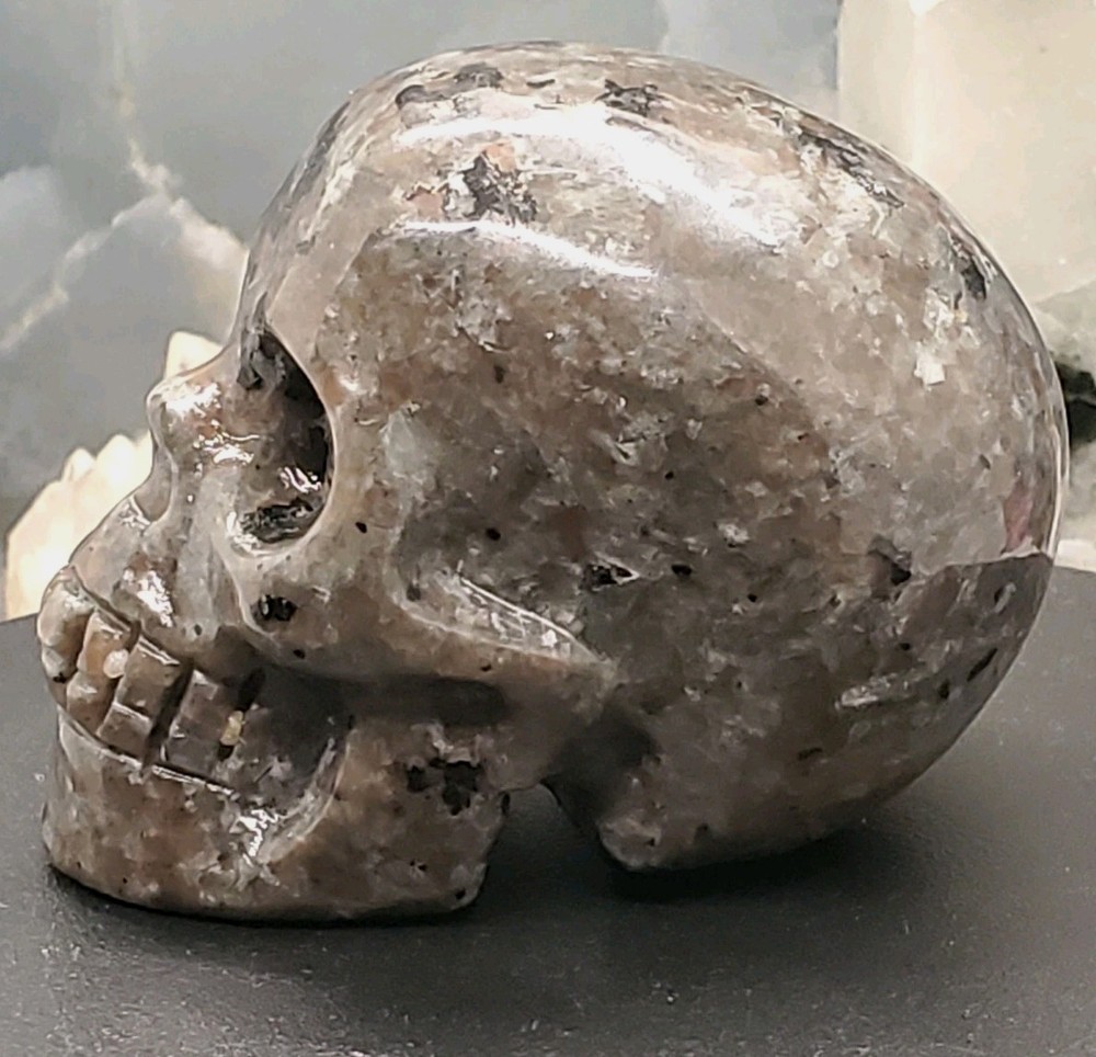 Yooperlite/Flame stone Skull Carving. SUPER UV REACTIVE