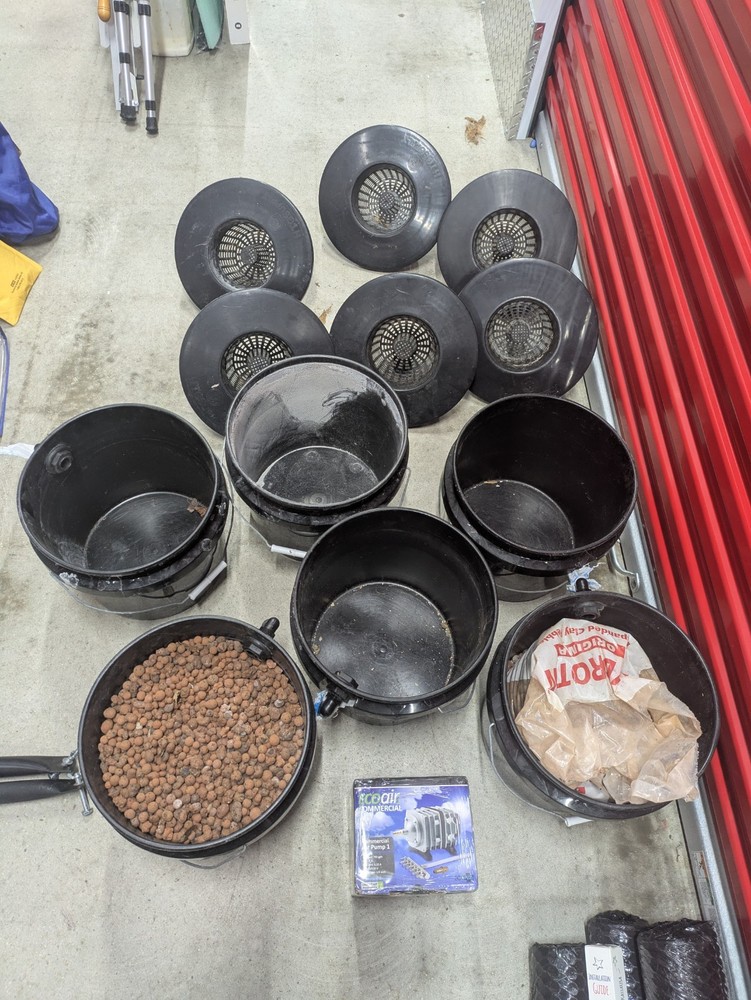 Hydroponic 5 Gallon Buckets 6ea, Air Pump, Expanded Clay Pebbles Growing Medium