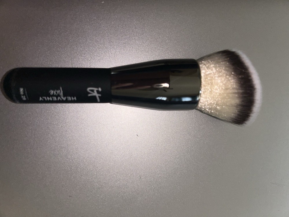 It Cosmetics Heavenly Luxe Solid Serum Foundation Brush No. 29 - Sealed