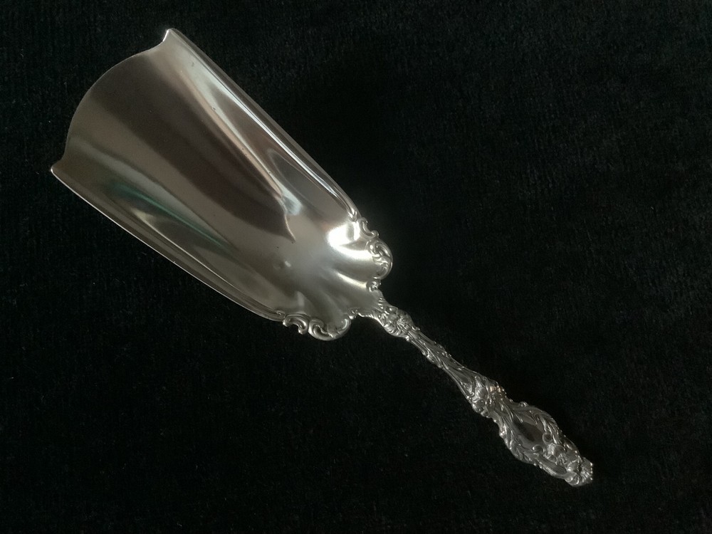 Whiting Division LILY almond scoop