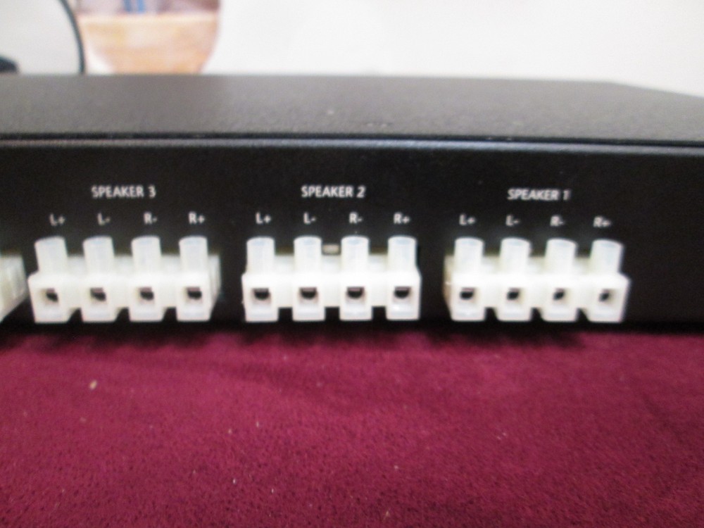 Niles HDL-4 High-Definition Speaker Selection System Complete unit