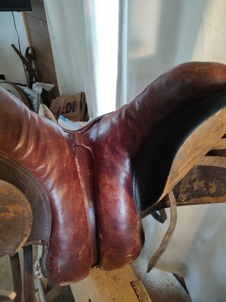 Silver Fox 17" English Saddle