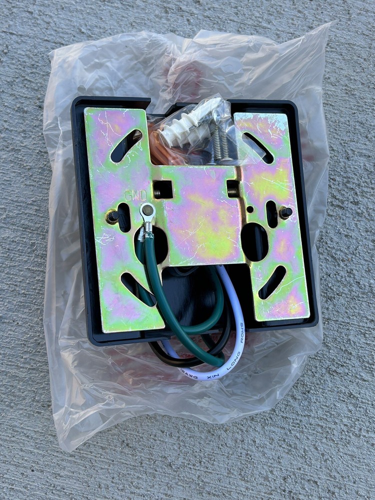 Lithonia Lighting Floating Feed Track Lighting Kit, new (E3) Black