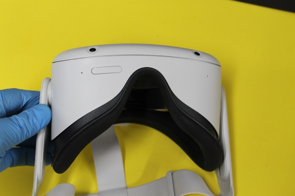 Oculus Meta Quest 2 128GB VR Headset ONLY, Great Condition (No Controllers)
