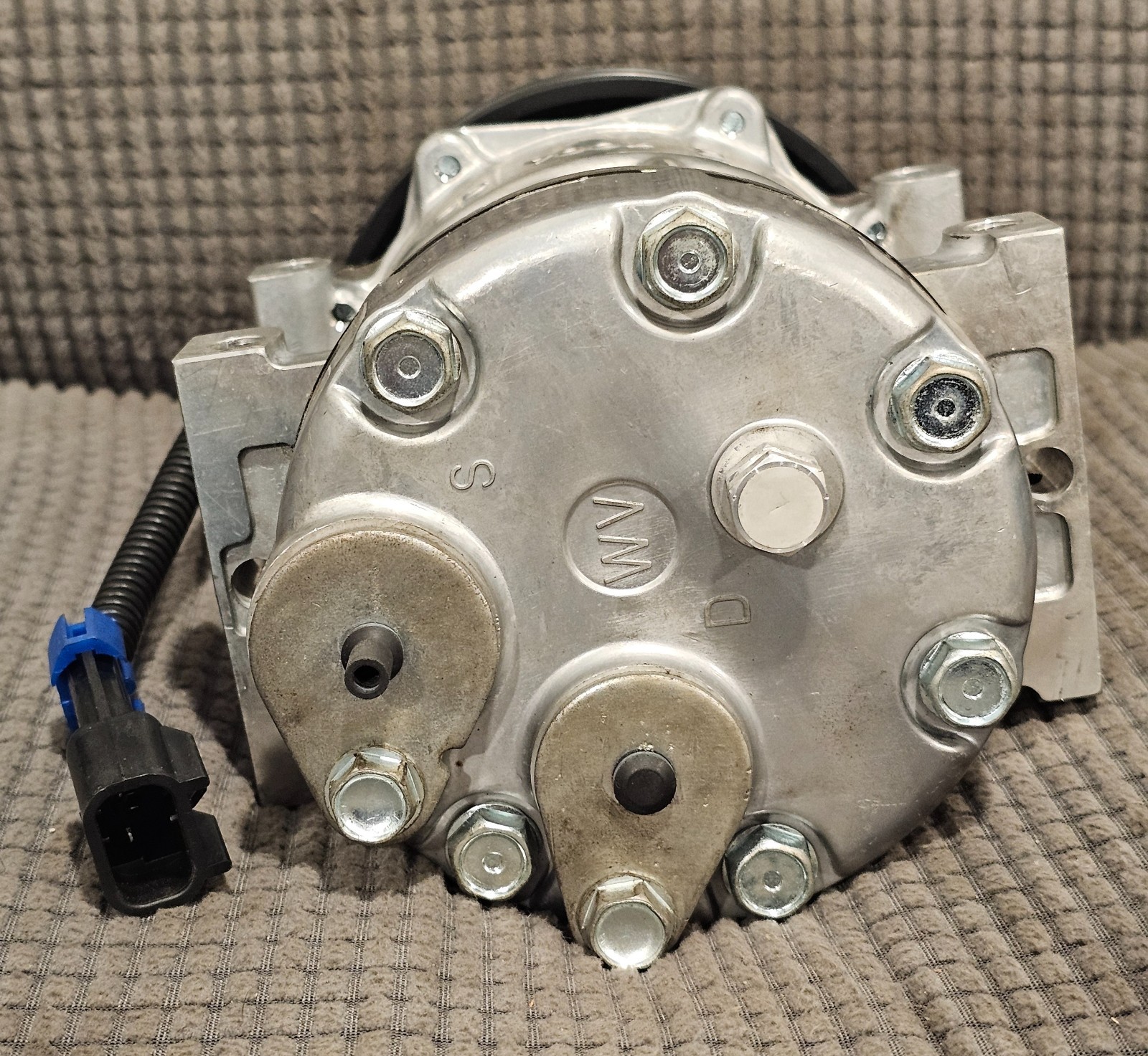 QUE - QP7H15-4892 - Compressor w/ Clutch