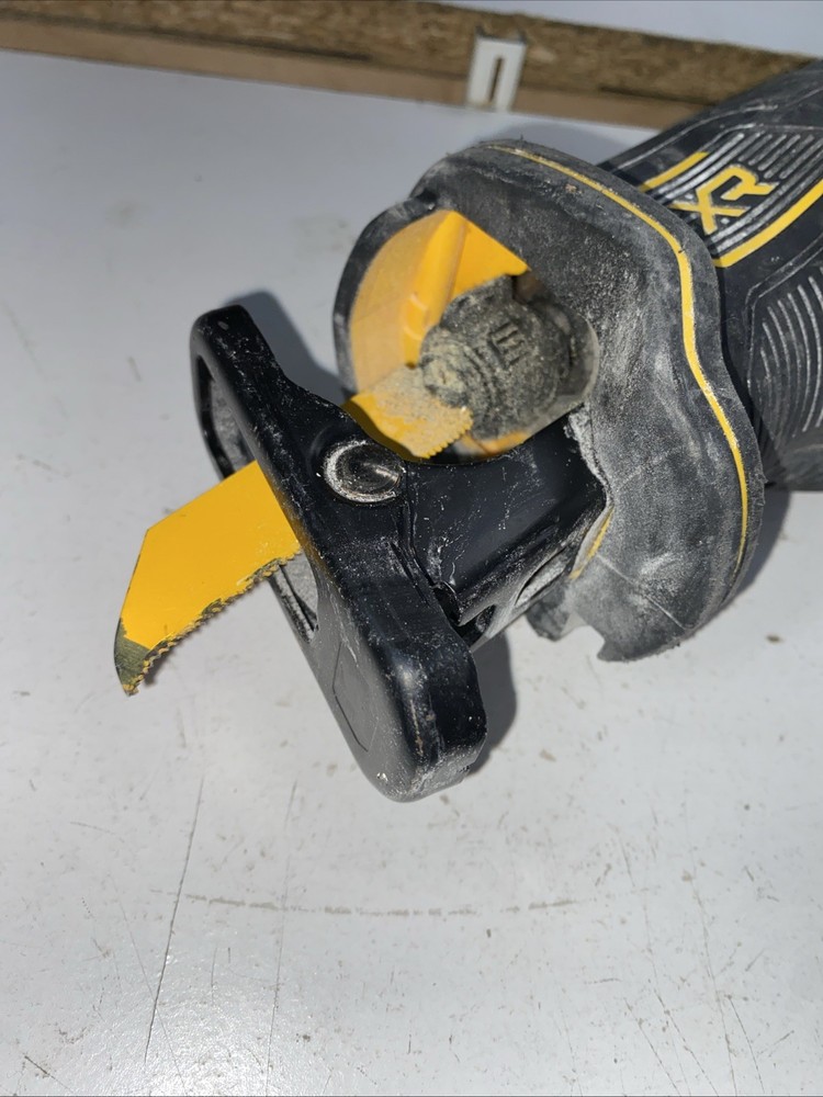 Dewalt DCS382 Variable Speed Reciprocating Saw