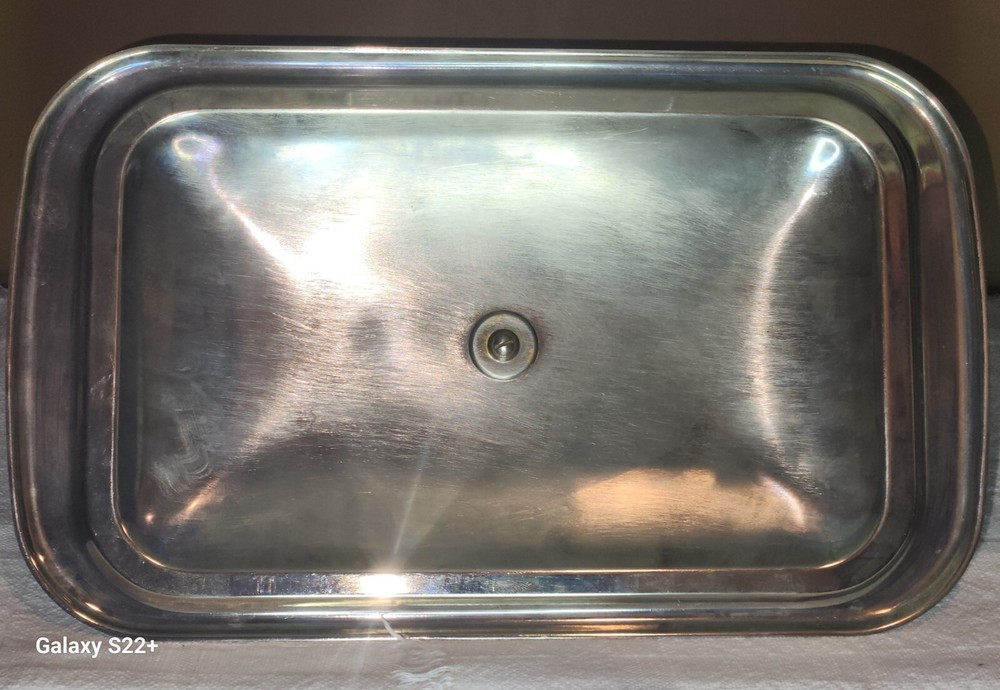 Pre-owned unknown rectangular silver-plated magnetic Lid with rounded corners.