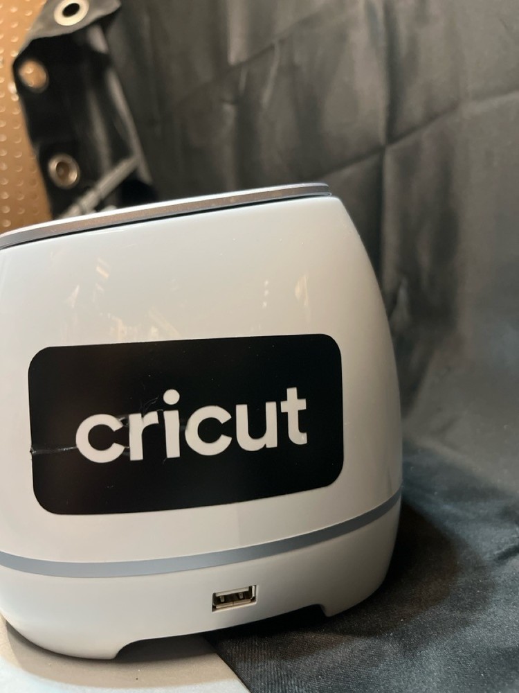 CRICUT MAKER 3 DECAL CUTTER (H83004025)