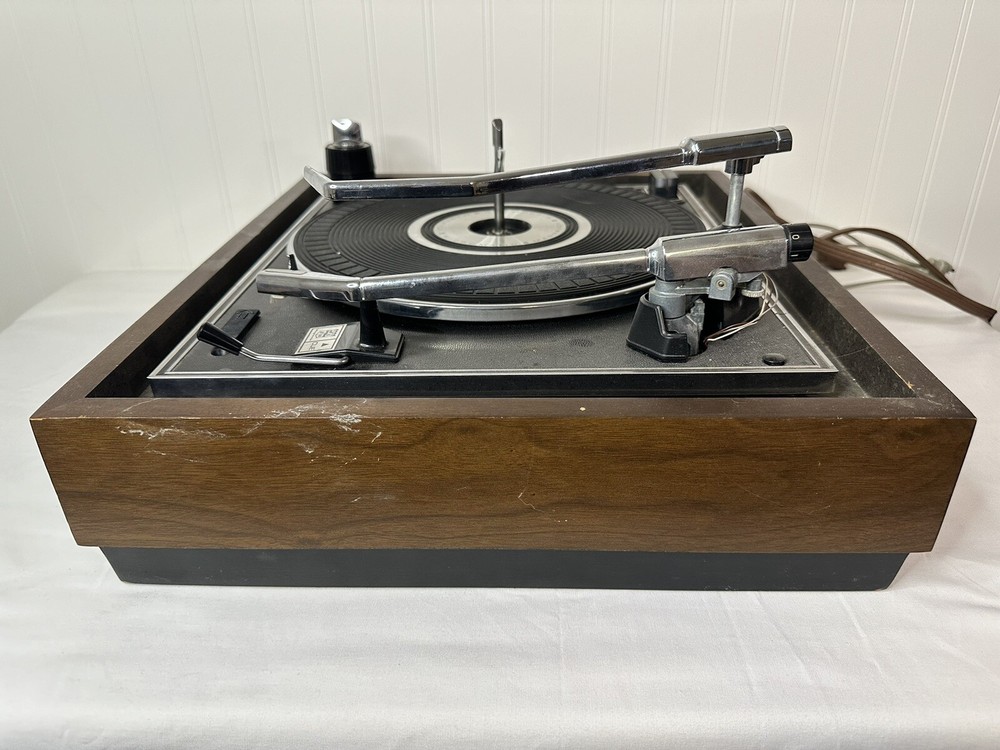 Magnavox 2K8888 Turntable | w/ lid | Untested | needs cleaning