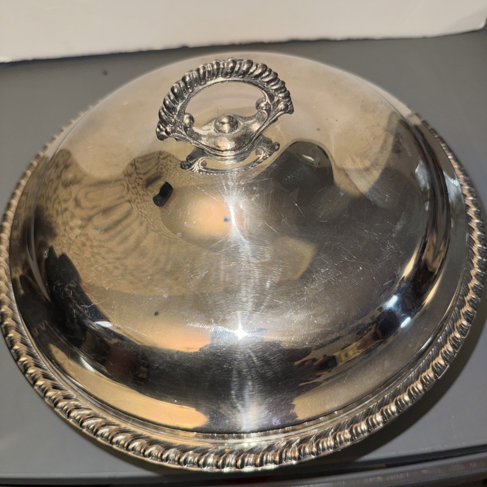 WM ROGERS 862 Silverplate Round Serving Bowl With Lid & PYREX Insert pre owned