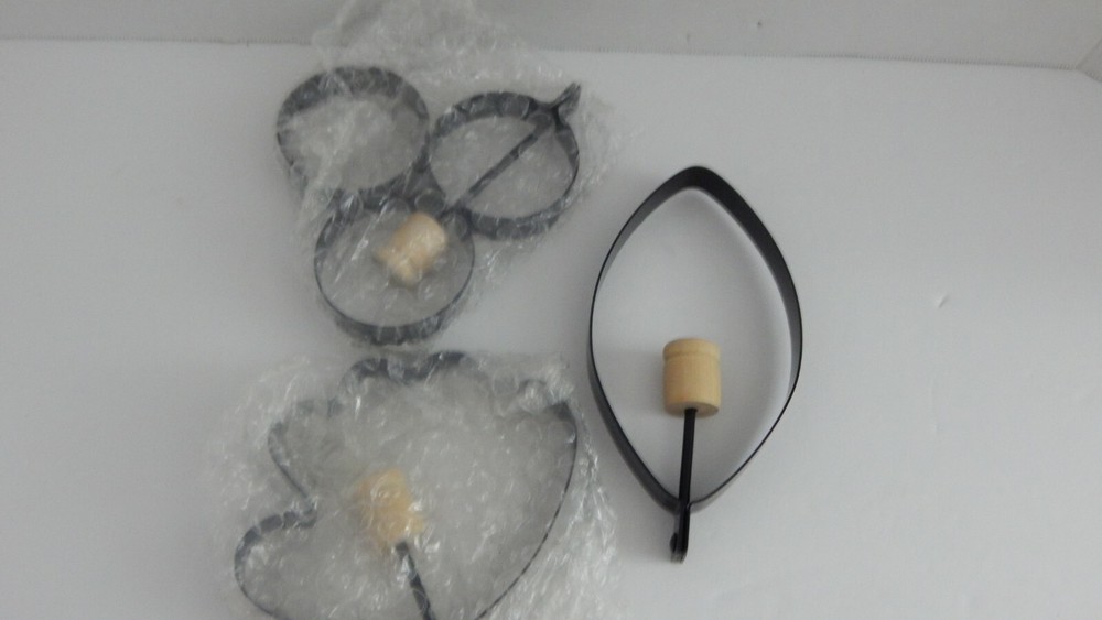 Sports ~ Egg Rings/Pancake Form Mitt * Balls