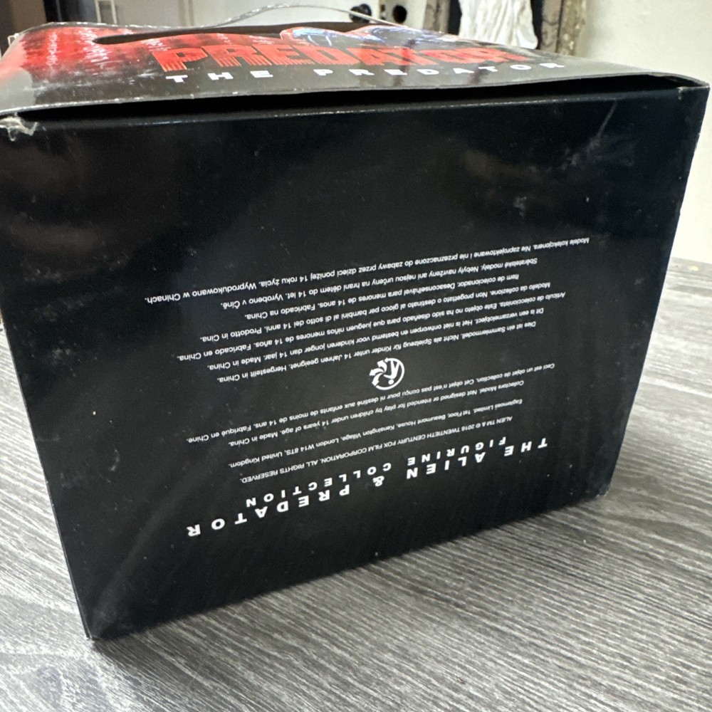 2016 Eaglemoss Alien & Predator Figurine Collection The Predator