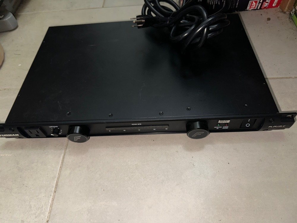 Furman PL-PLUSC 15A Advanced Power Conditioner with Lights & Voltmeter