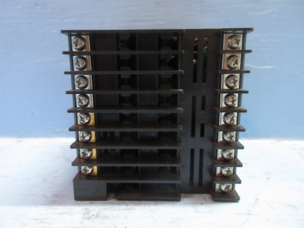 Yokogawa UM05-E Temperature Controller UM05E